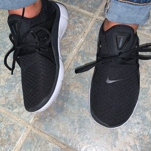 NIKE ACALME SNEAKERS